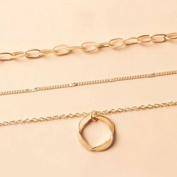GOLD CIRCLE PENDANT LAYERED NECKLACE - Picture 3 of 4